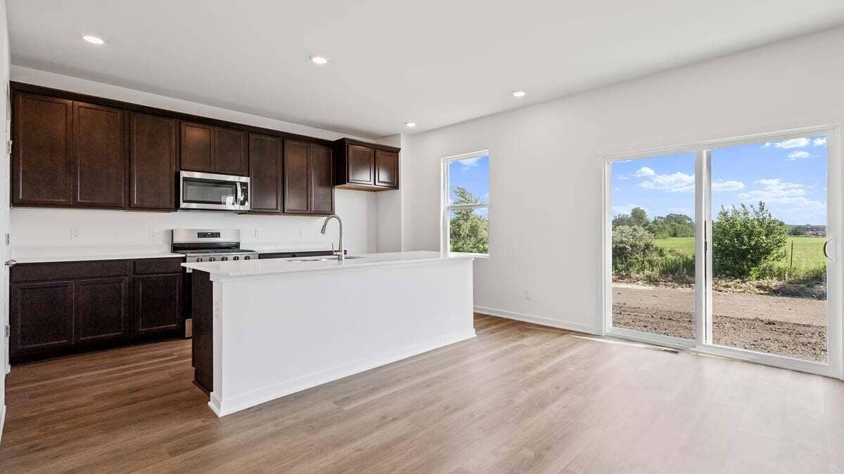 7239W107thWebInt-22