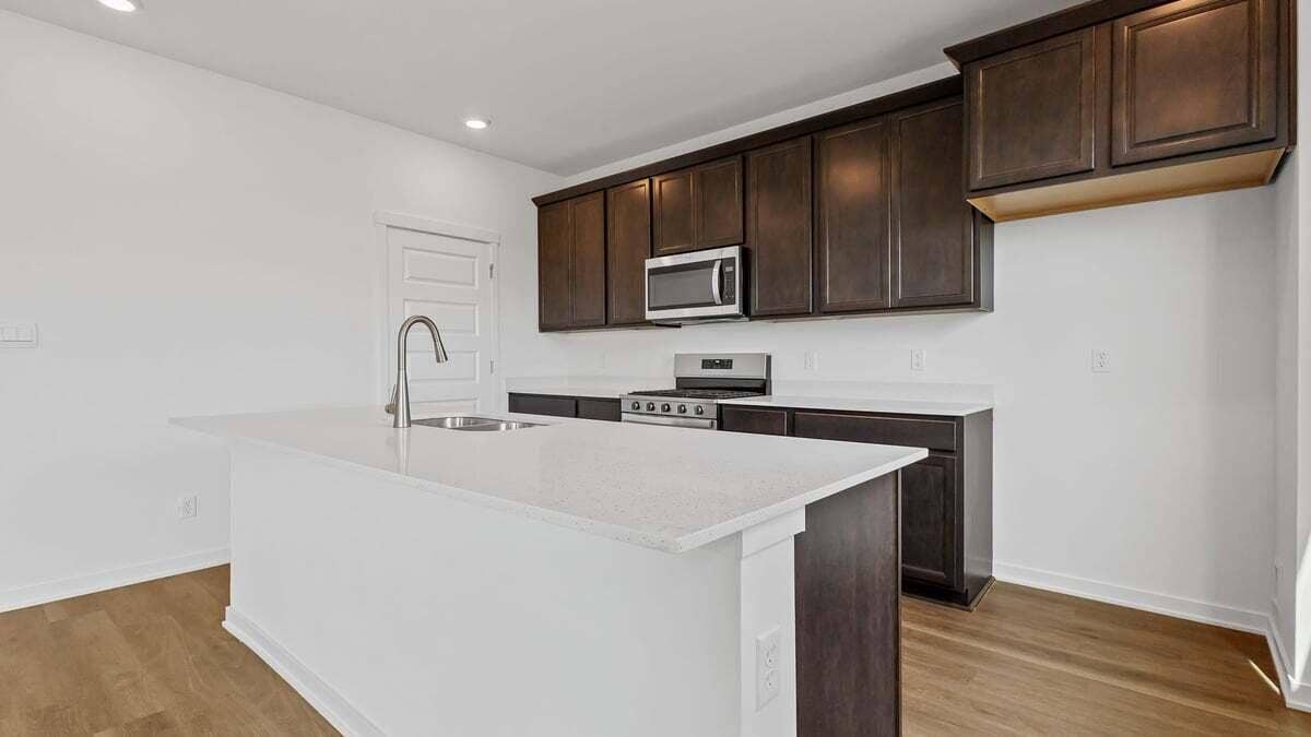 7239W107thWebInt-15