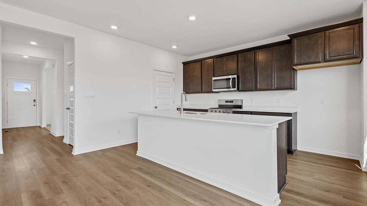 7239W107thWebInt-14
