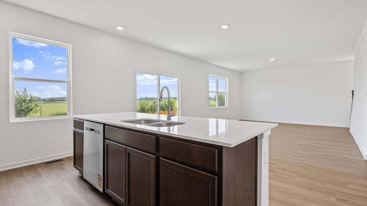7239W107thWebInt-17