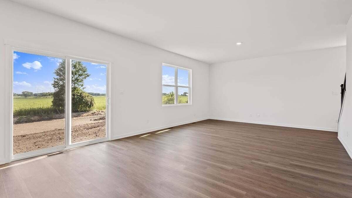 7239W107thWebInt-18