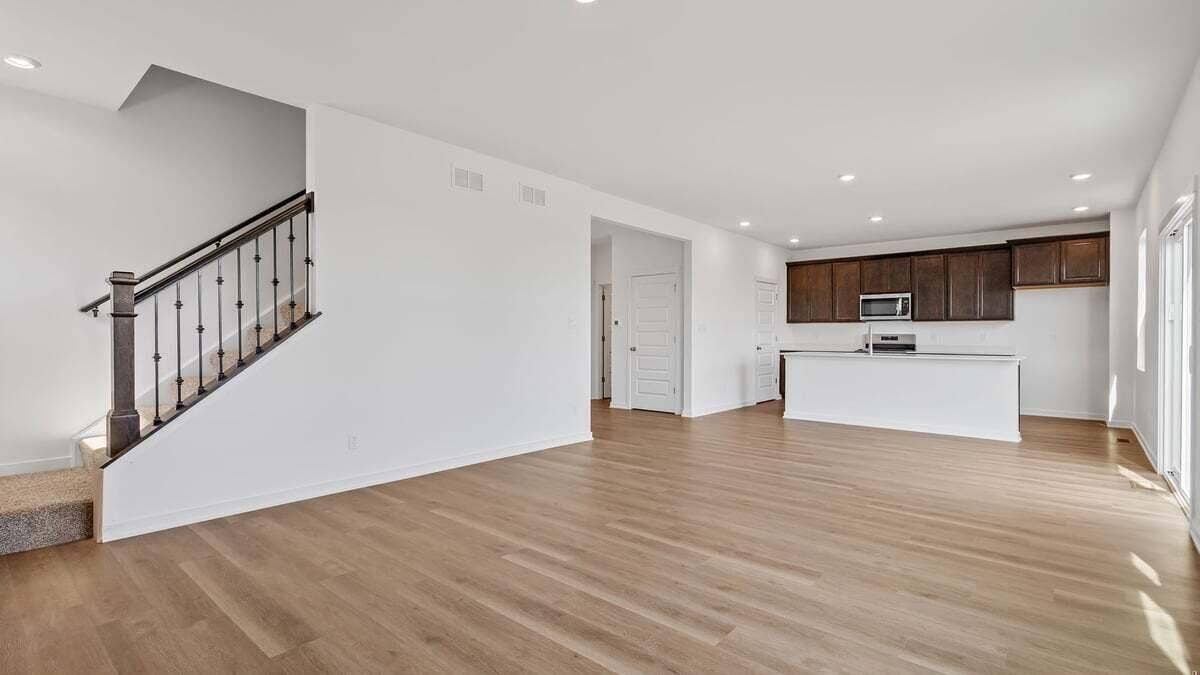 7239W107thWebInt-19