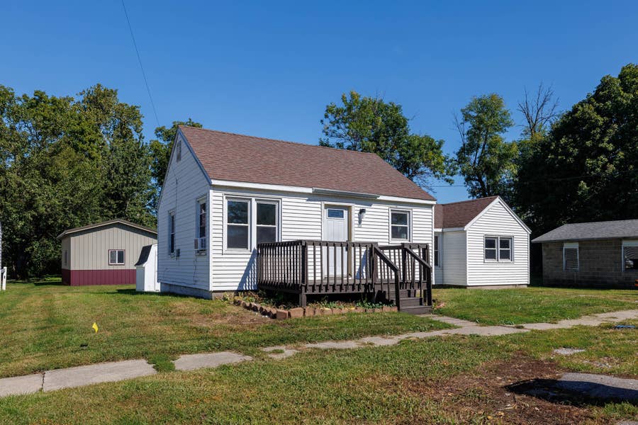 Property photo for 124 School Street, Wolcott, IN