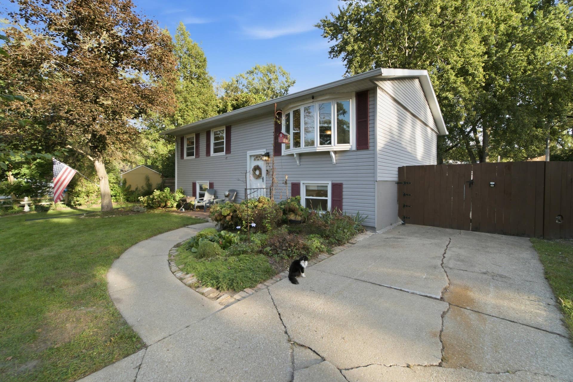 3542 Hampden Road, Michigan City, IN 46360 Driveway