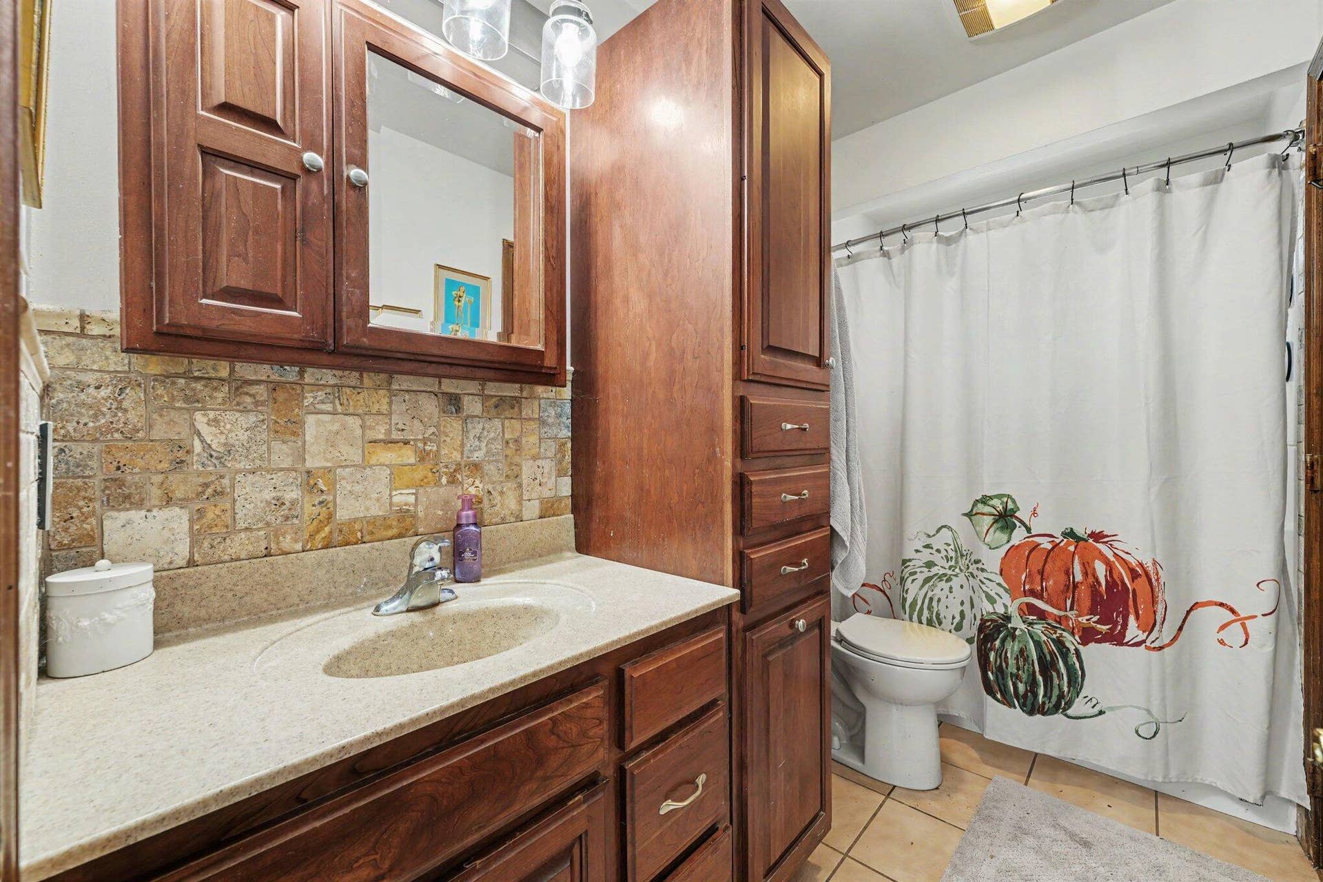 Upper FULL Bathroom