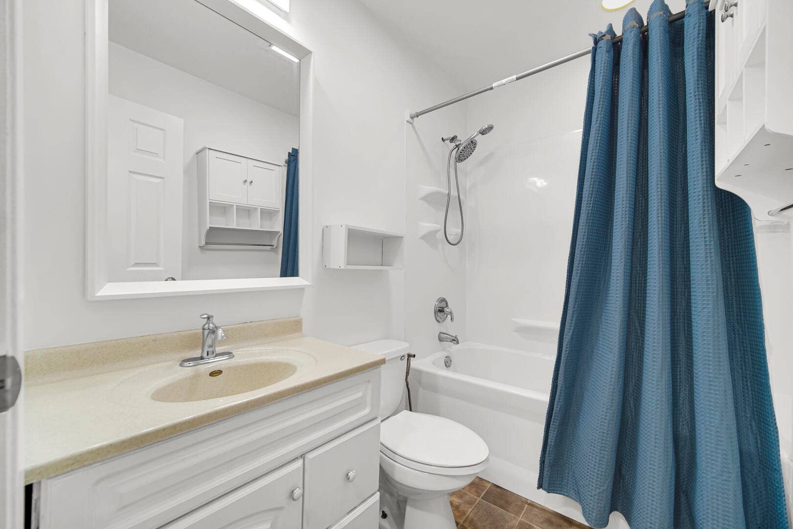 3430 Norman Place, Highland, IN 46322 Bathroom