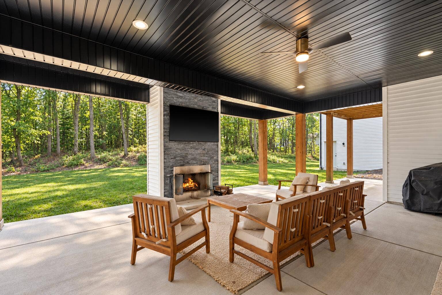 155 W 350, Valparaiso, IN 46385 Late summer woodland patio retreat