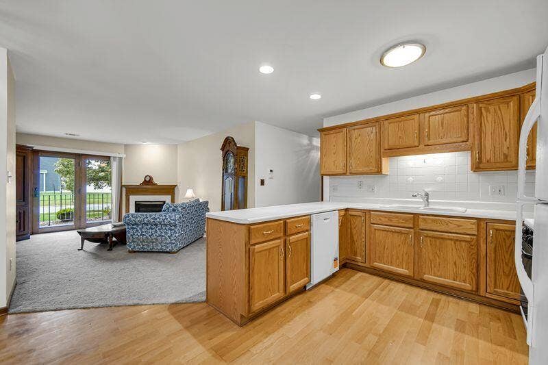 9243 kitchen to lr