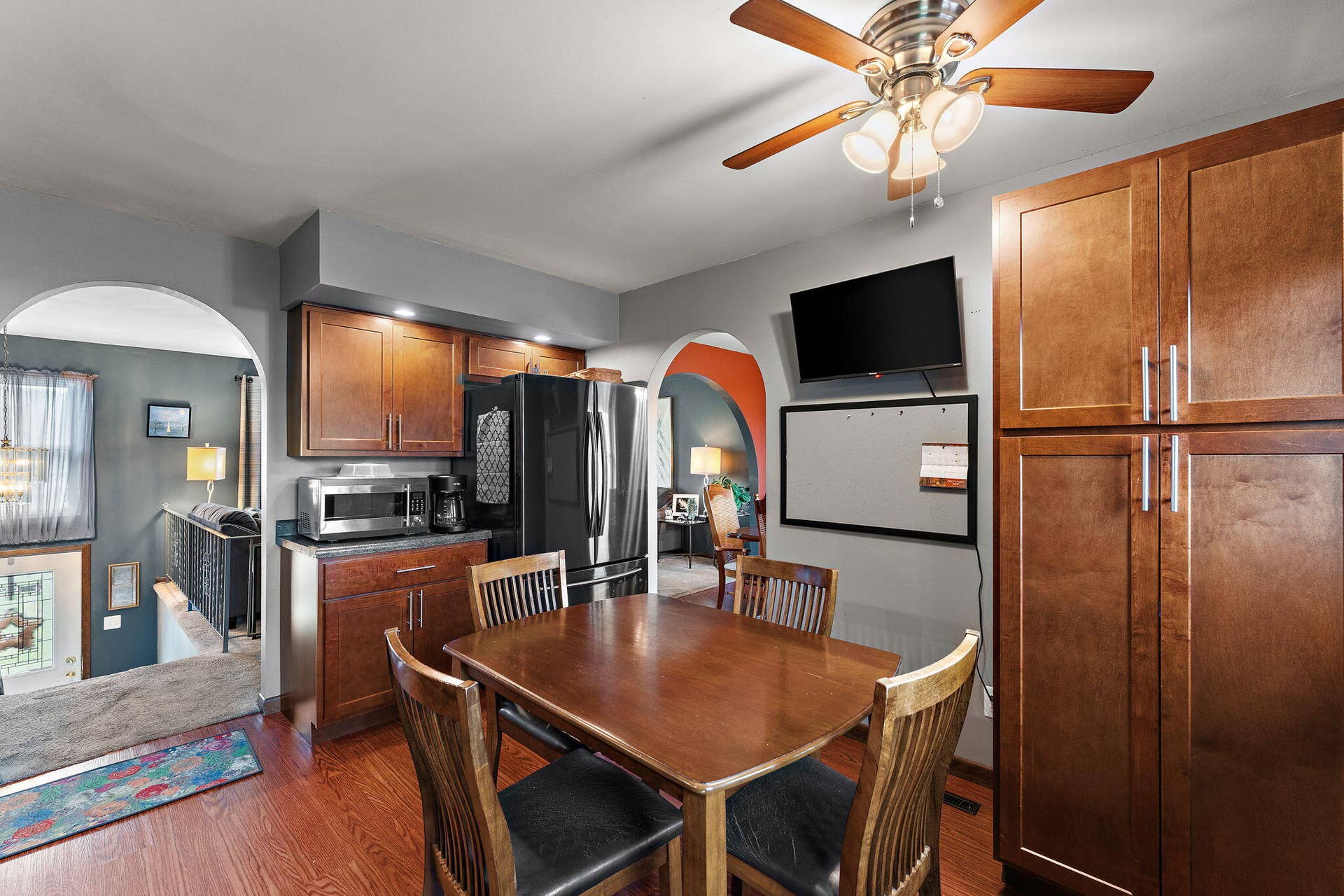 1250 Woodhollow Court, Schererville, IN 46375 kitchen