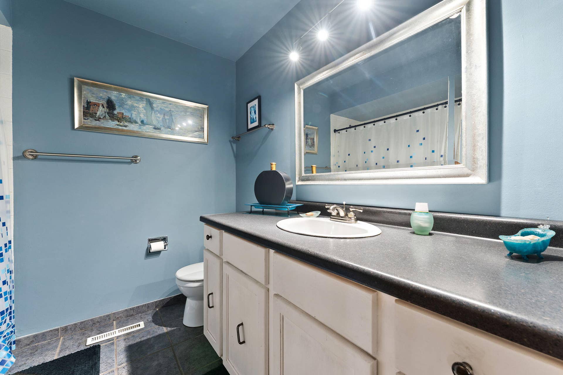 1250 Woodhollow Court, Schererville, IN 46375 upper bathroom