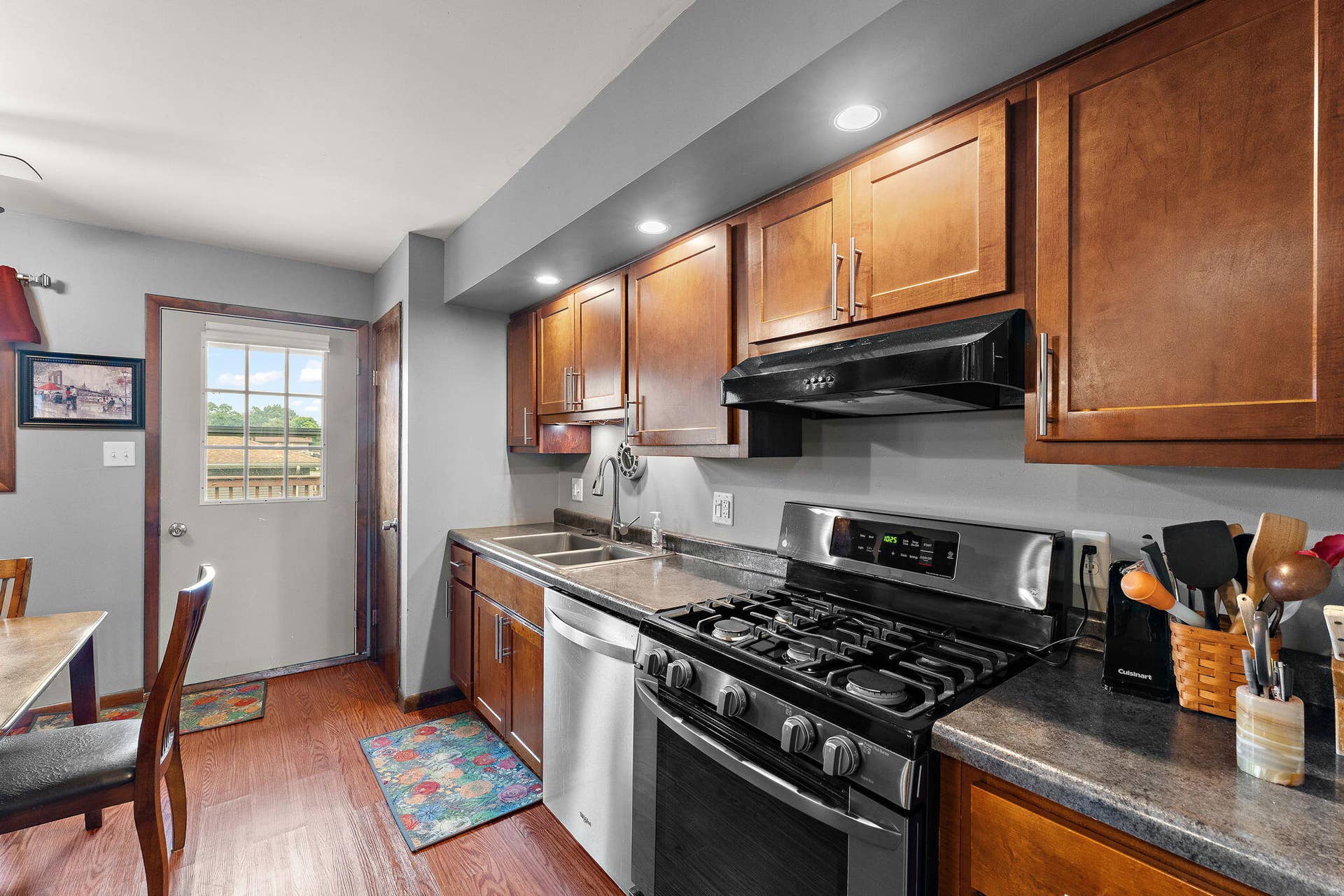 1250 Woodhollow Court, Schererville, IN 46375 kitchen