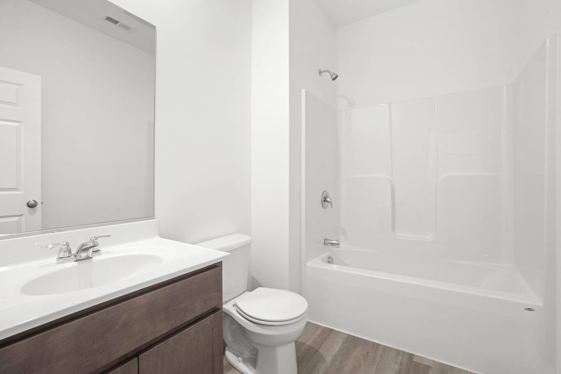Dogwood Full bathroom
