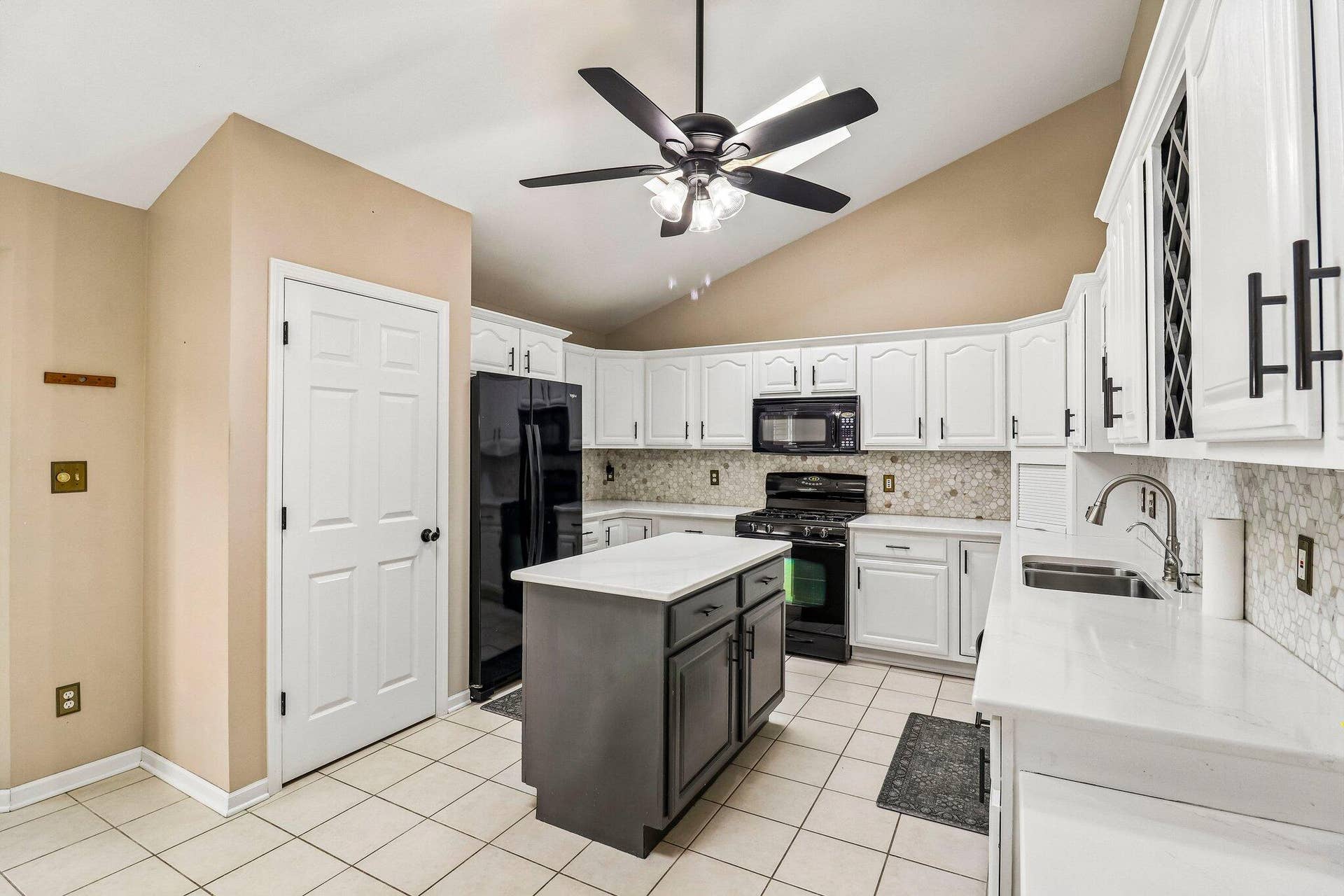 12-web-or-mls-Goldenrod Pl-S0210-012