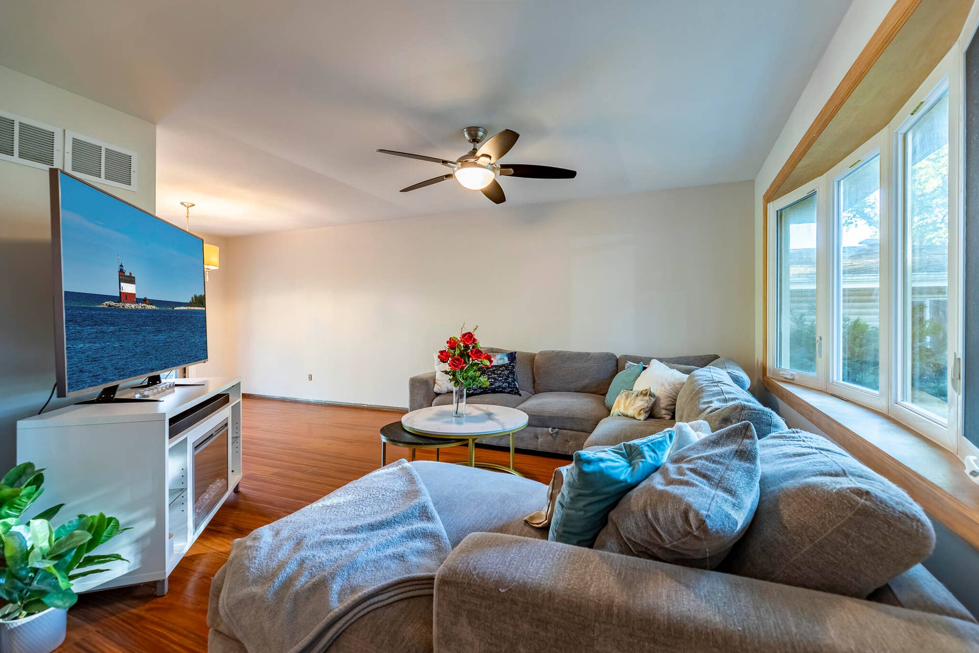 1525 N Indiana St-9