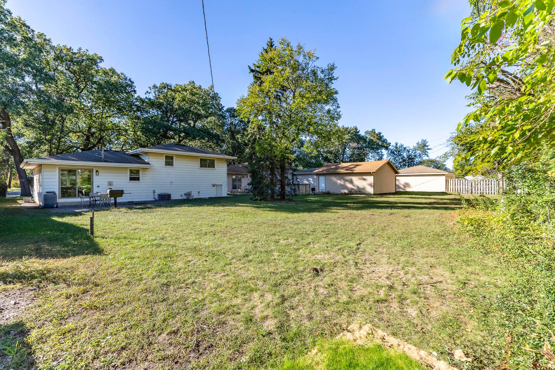 1525 N Indiana St-5