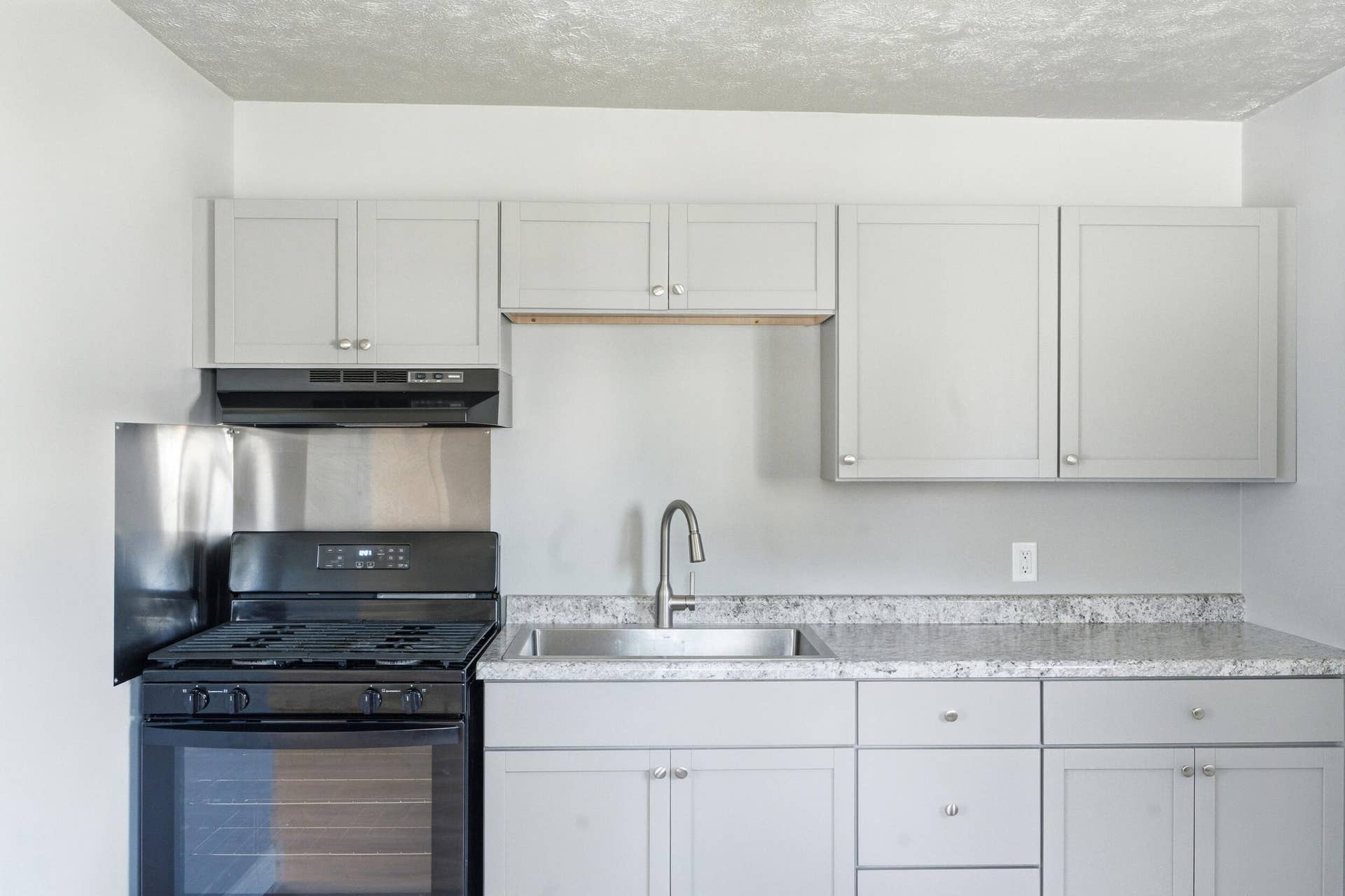 214 Pleasant Avenue, Michigan City, IN 46360 dsc04438
