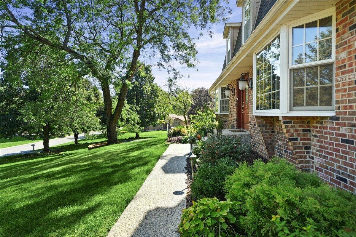 628 Hazelwood Path, Valparaiso, IN 46385 09-HW-34