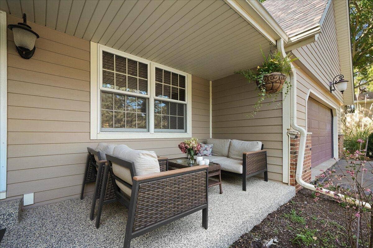 628 Hazelwood Path, Valparaiso, IN 46385 08-HW-35