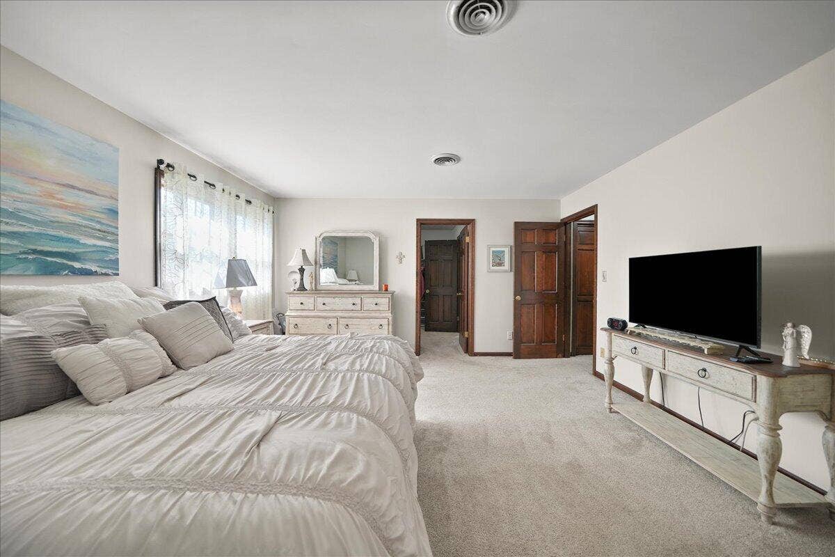 628 Hazelwood Path, Valparaiso, IN 46385 33-HW-25