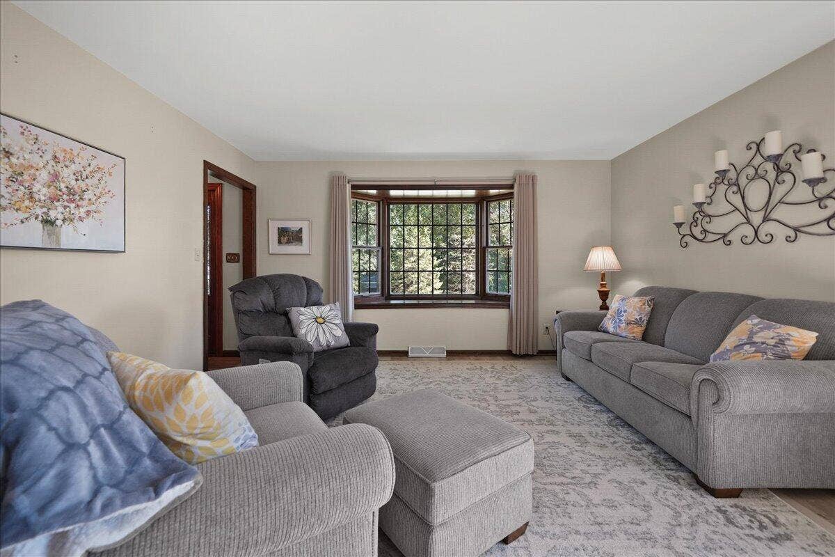 628 Hazelwood Path, Valparaiso, IN 46385 15-HW-5