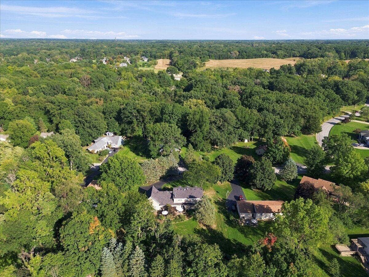 628 Hazelwood Path, Valparaiso, IN 46385 48-HW-46
