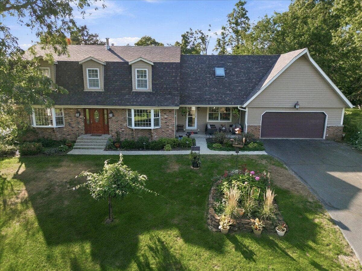 628 Hazelwood Path, Valparaiso, IN 46385 07-HW-42