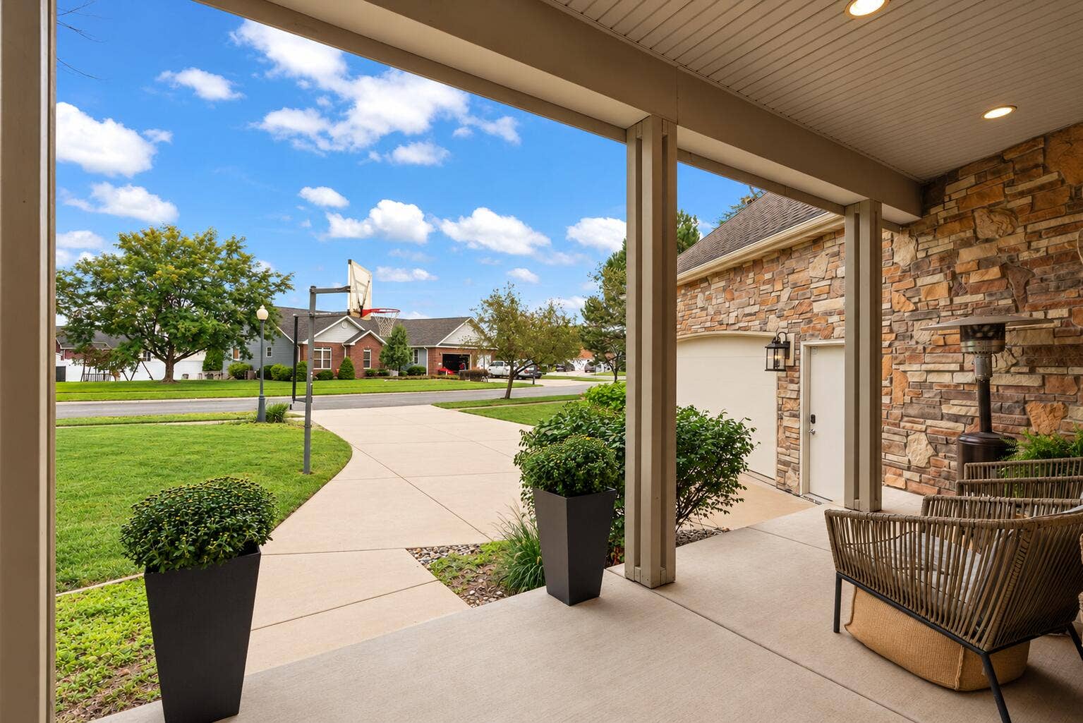 2461 Aeropostale new front porch looking