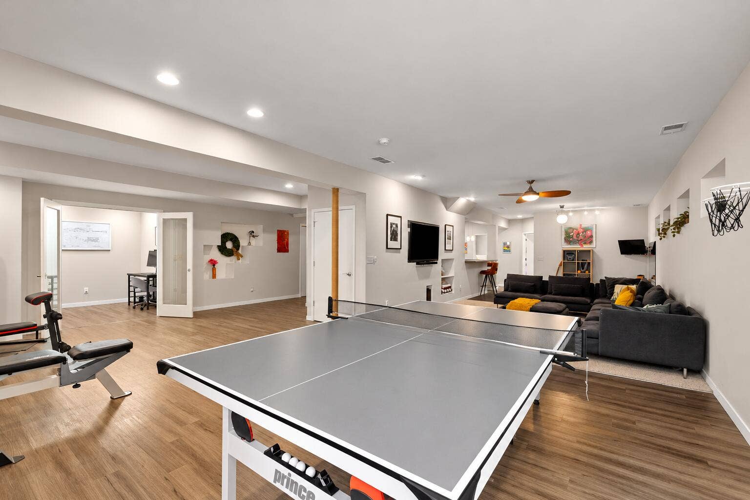 2461 Aeropostale new basement no leaf