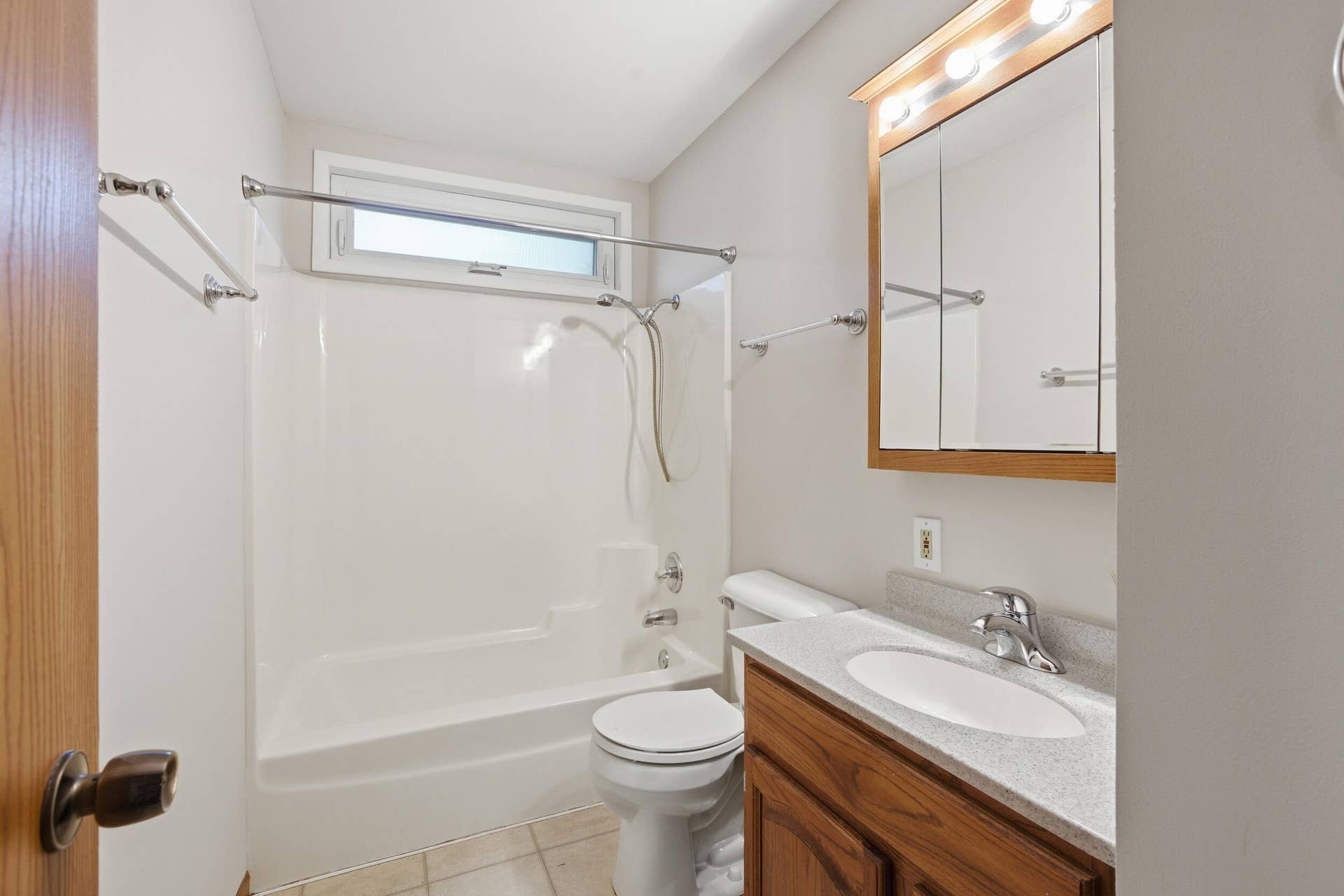 17524 Willowbrook Drive, Lowell, IN 46356 Upstairs Bath