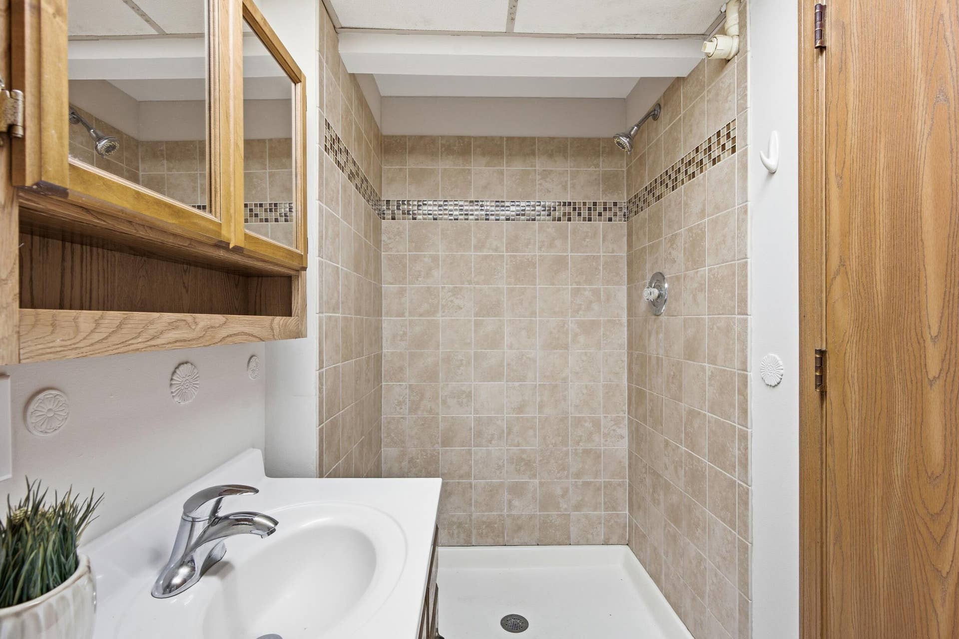 17524 Willowbrook Drive, Lowell, IN 46356 Lower Level Bath