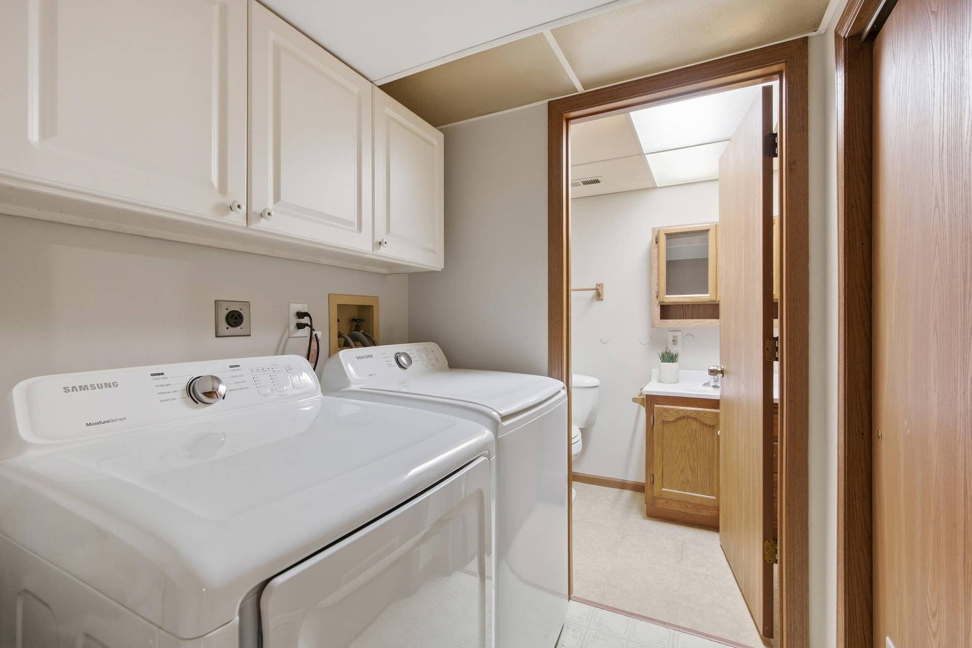 17524 Willowbrook Drive, Lowell, IN 46356 Laundry