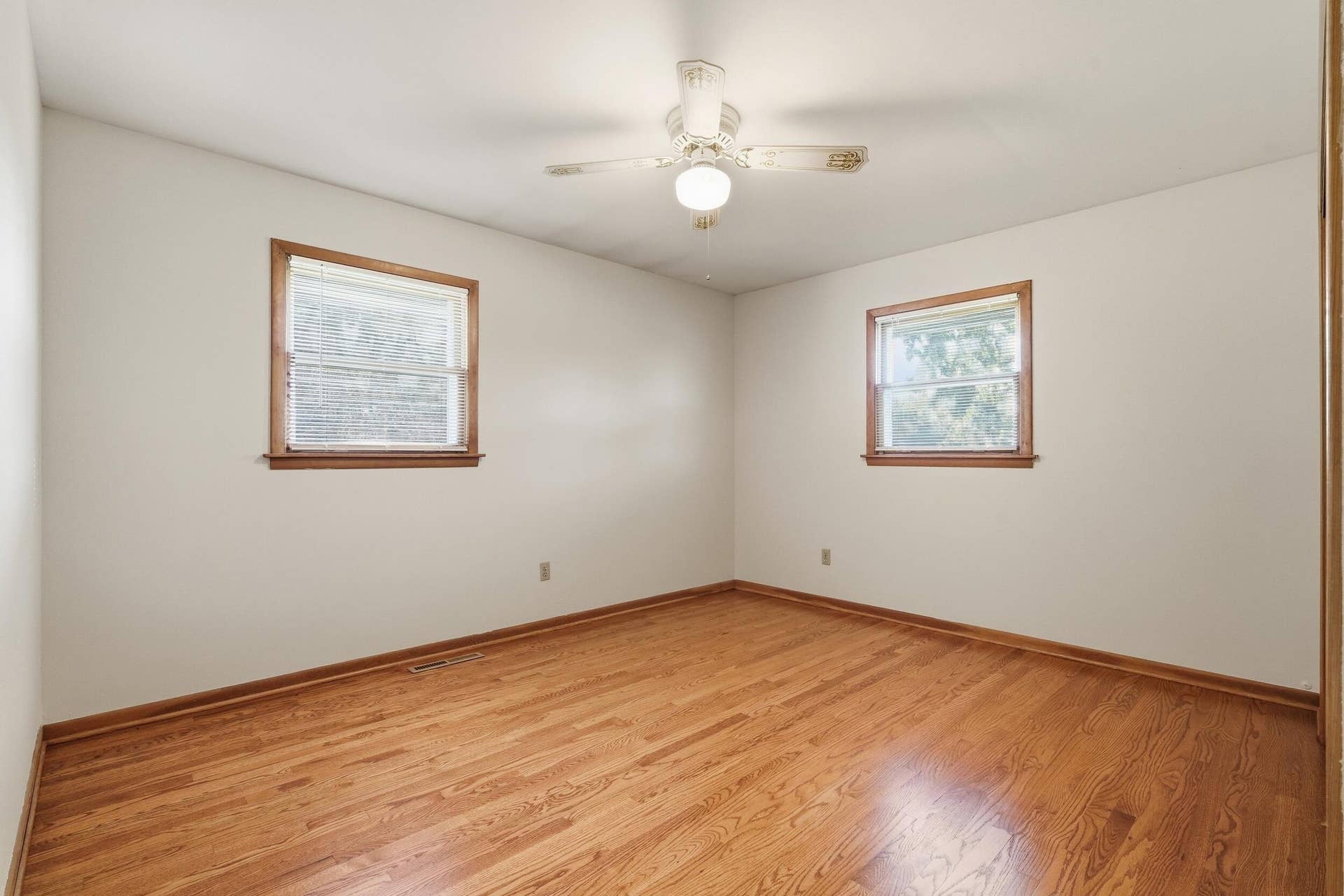8504 Forest Avenue, Munster, IN 46321 dsc07556