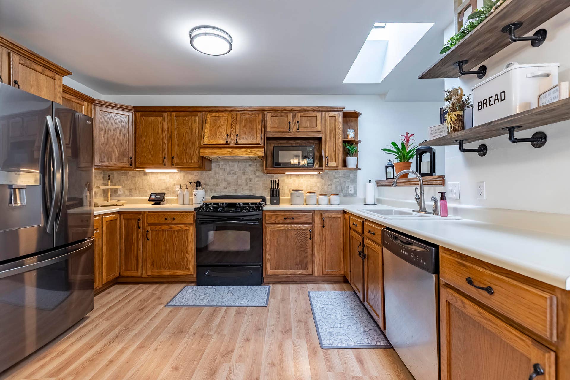 302 Amber Ln