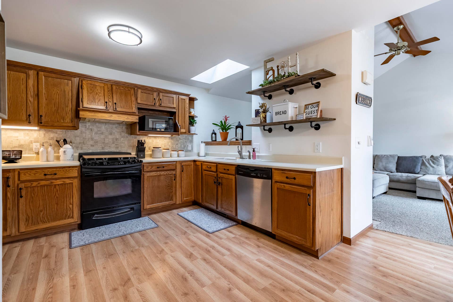 302 Amber Ln
