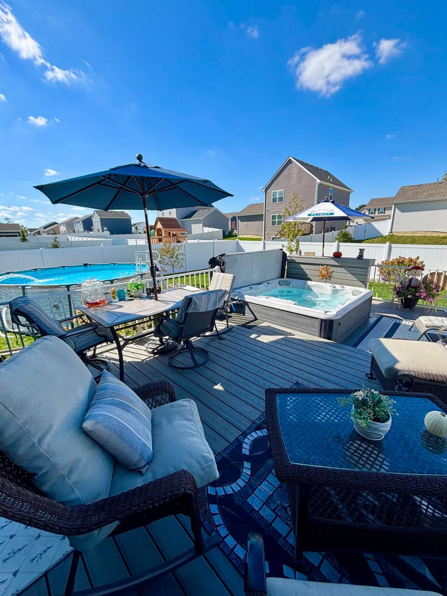 POOL/HOT TUB/DECK