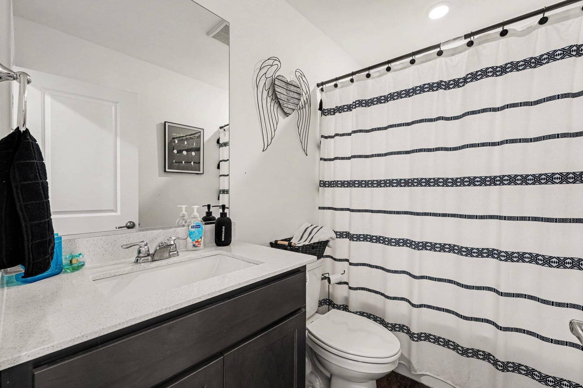 UPSTAIRS FULL BATH