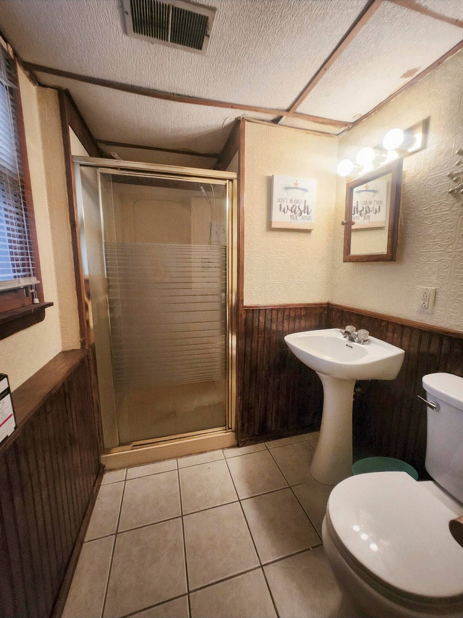 3119 60th Drive, Merrillville, IN 46410 lower level bathroom