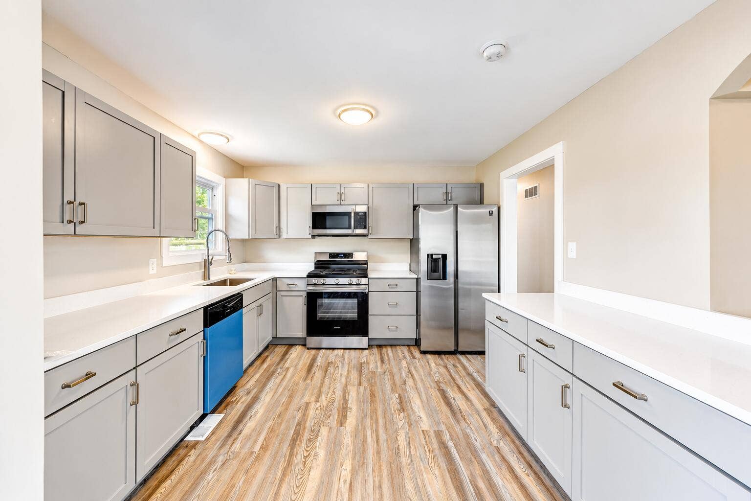 952 Hanover Lane, Dyer, IN 46311 Bright Modern Galley Kitchen