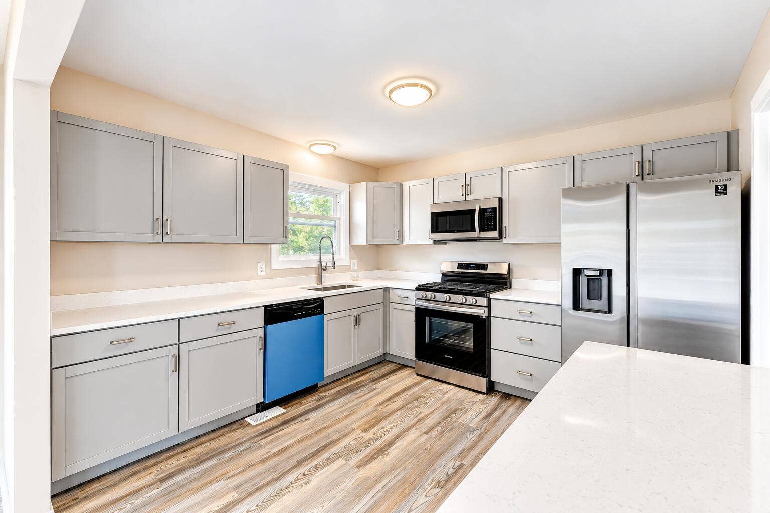 952 Hanover Lane, Dyer, IN 46311 Bright Modern Gray Kitchen with Stainles