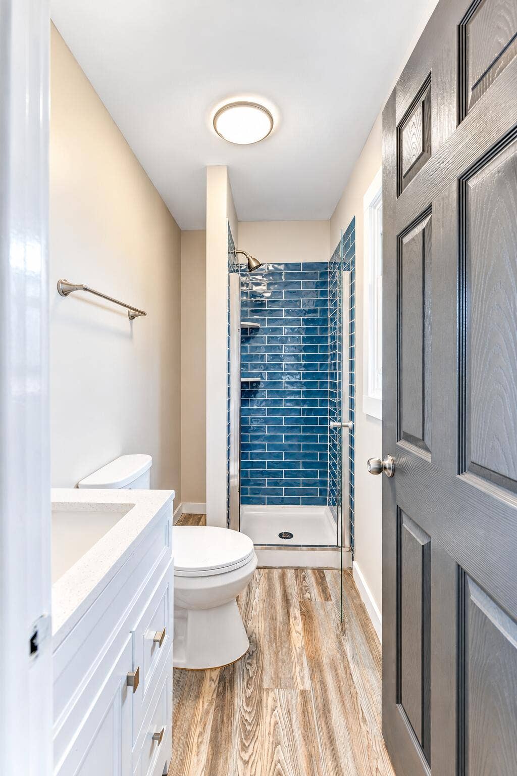 952 Hanover Lane, Dyer, IN 46311 Bright Blue-Tiled Modern Bathroom