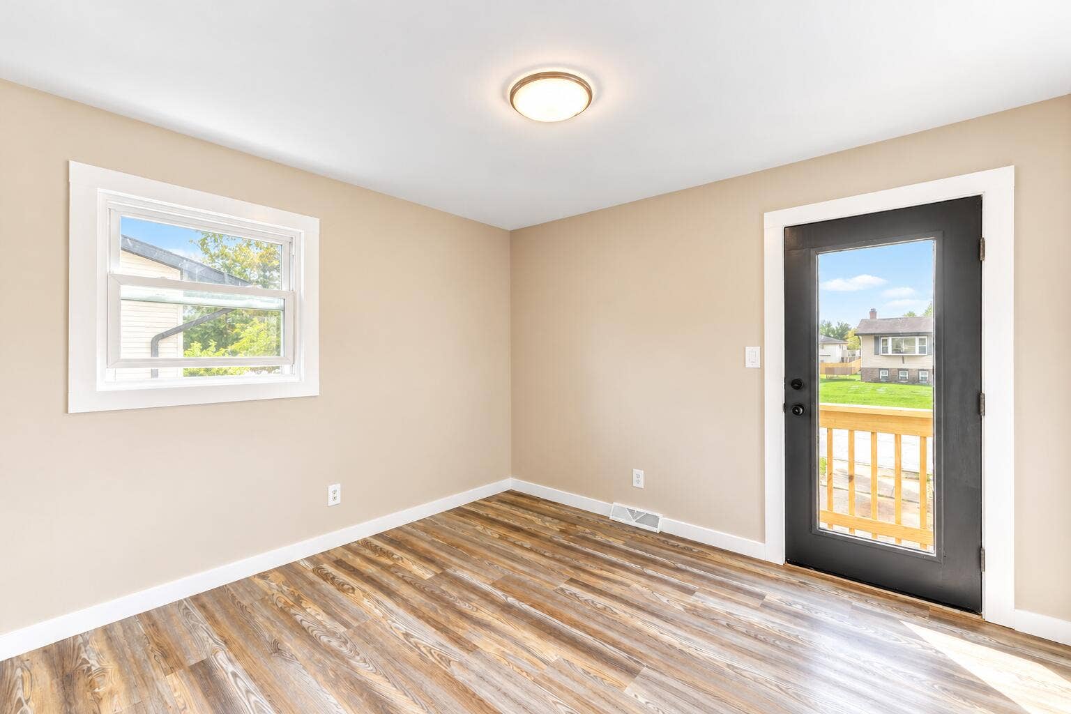 952 Hanover Lane, Dyer, IN 46311 Bright Empty Room with Deck Door