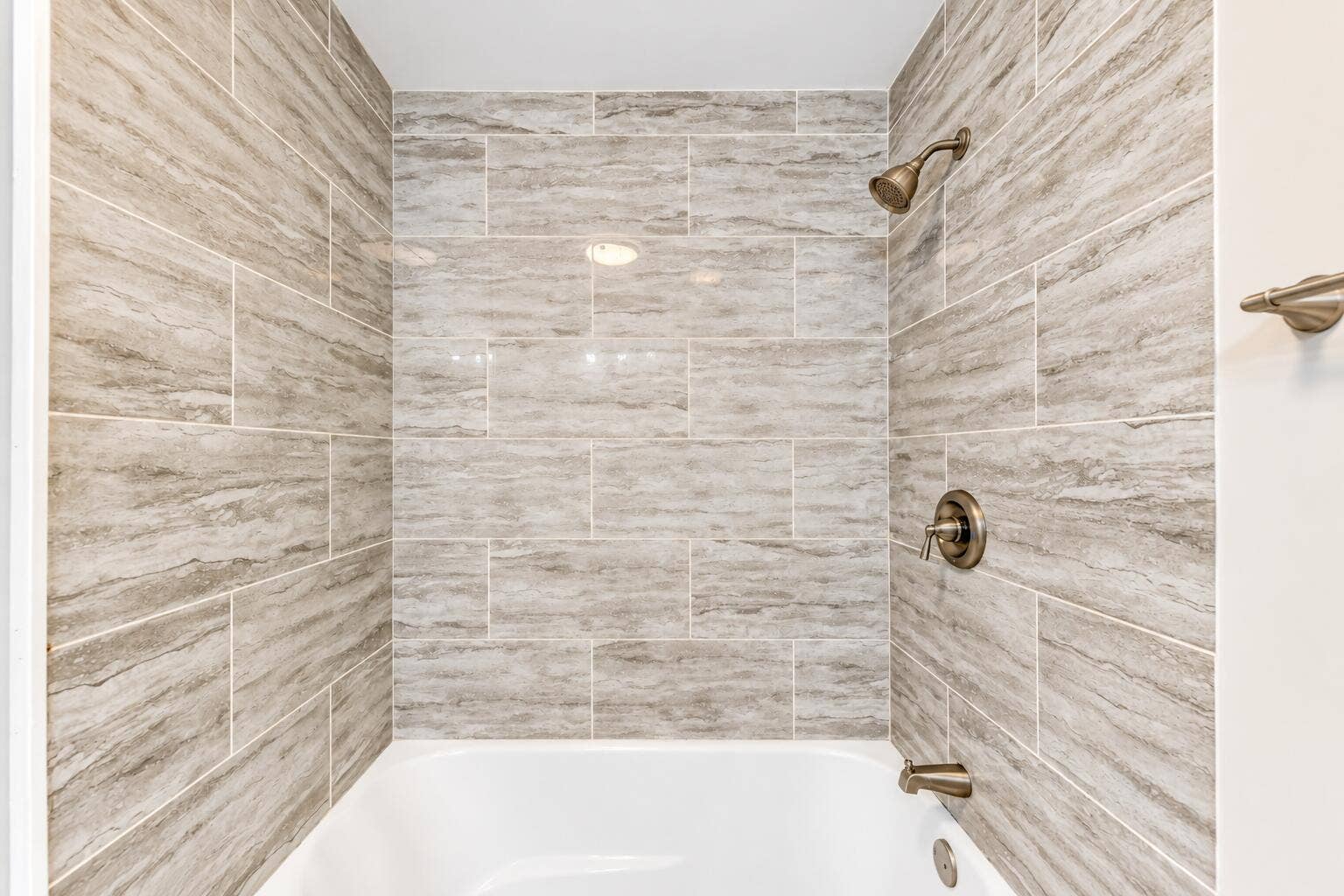 952 Hanover Lane, Dyer, IN 46311 Modern Warm-Tone Tiled Shower Alcove