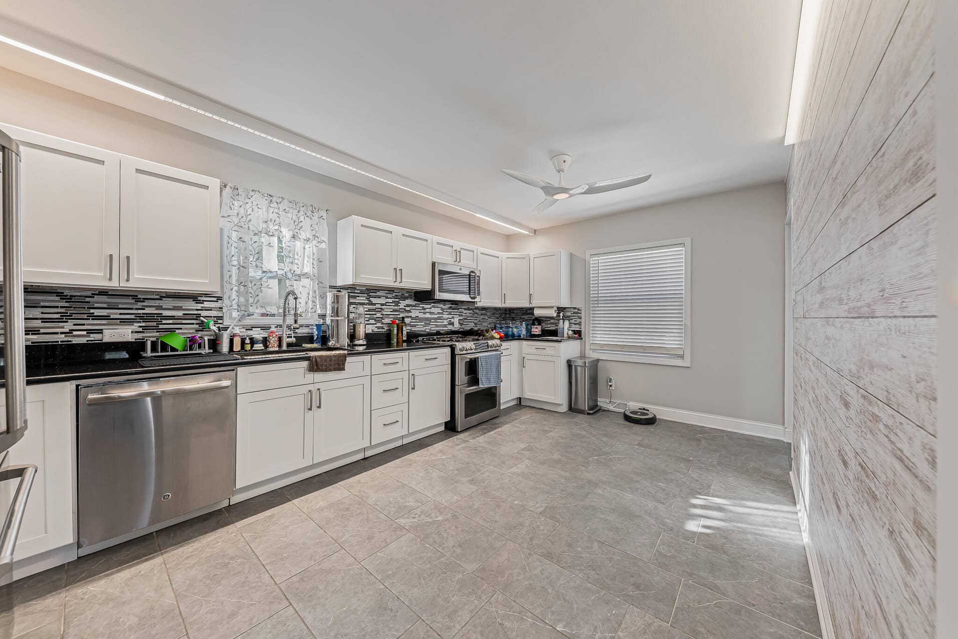 7446 Monroe Avenue, Hammond, IN 46324 7446 Monroe Ave (5 of 24)