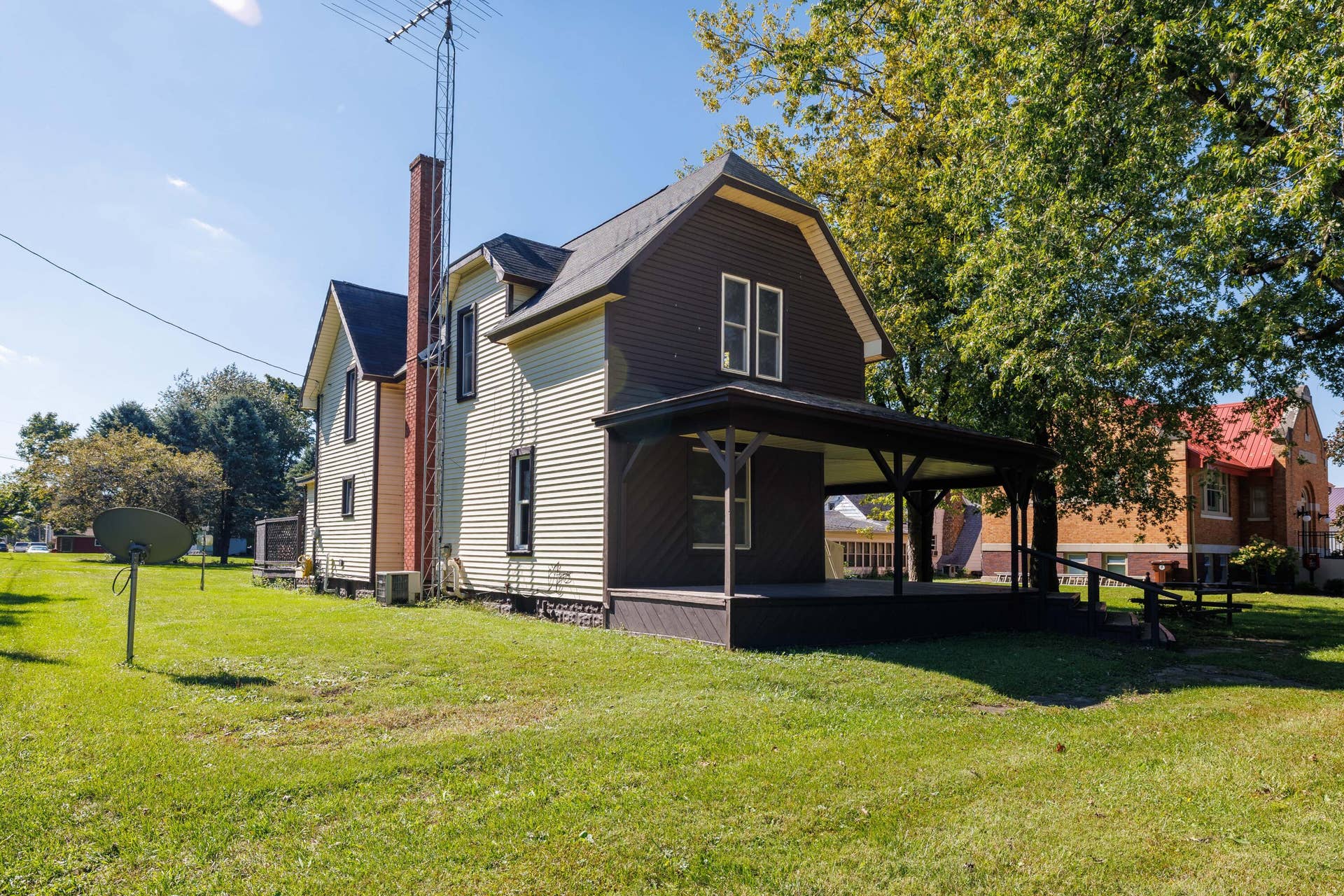 104 E Fifth St Earl Park-22
