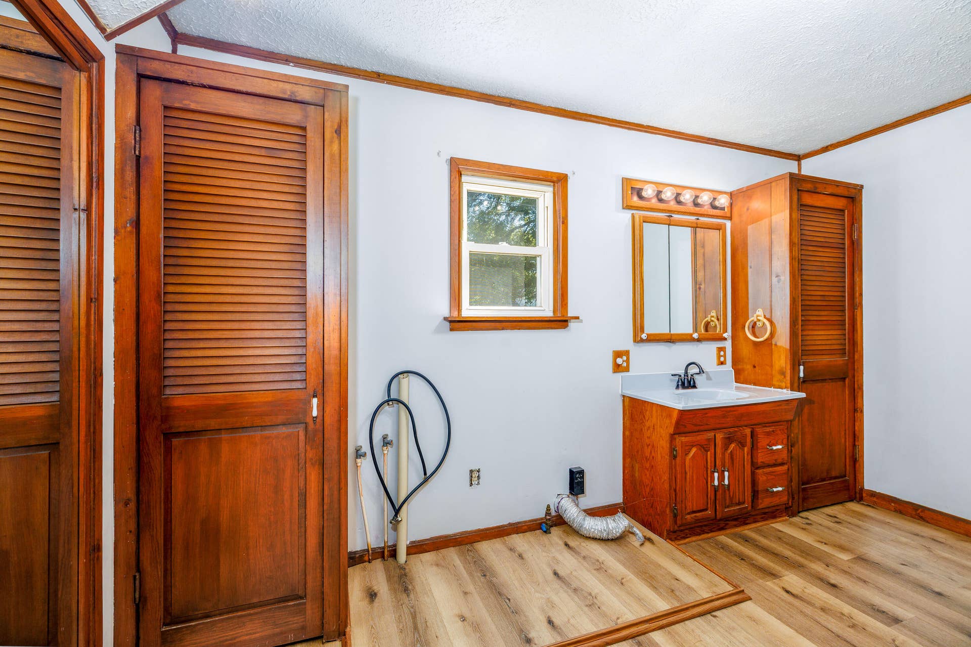 104 E Fifth St Earl Park-7