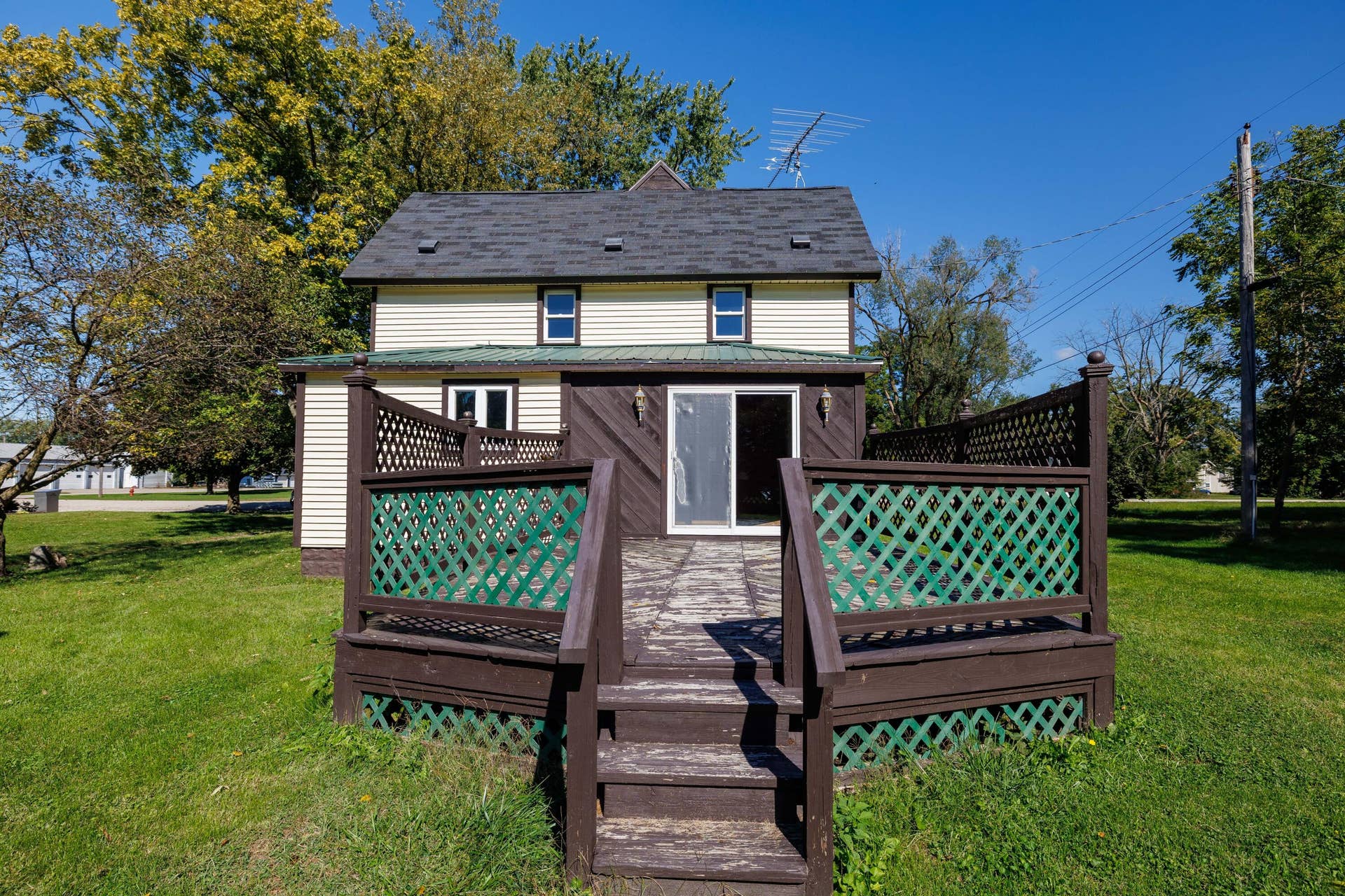 104 E Fifth St Earl Park-26