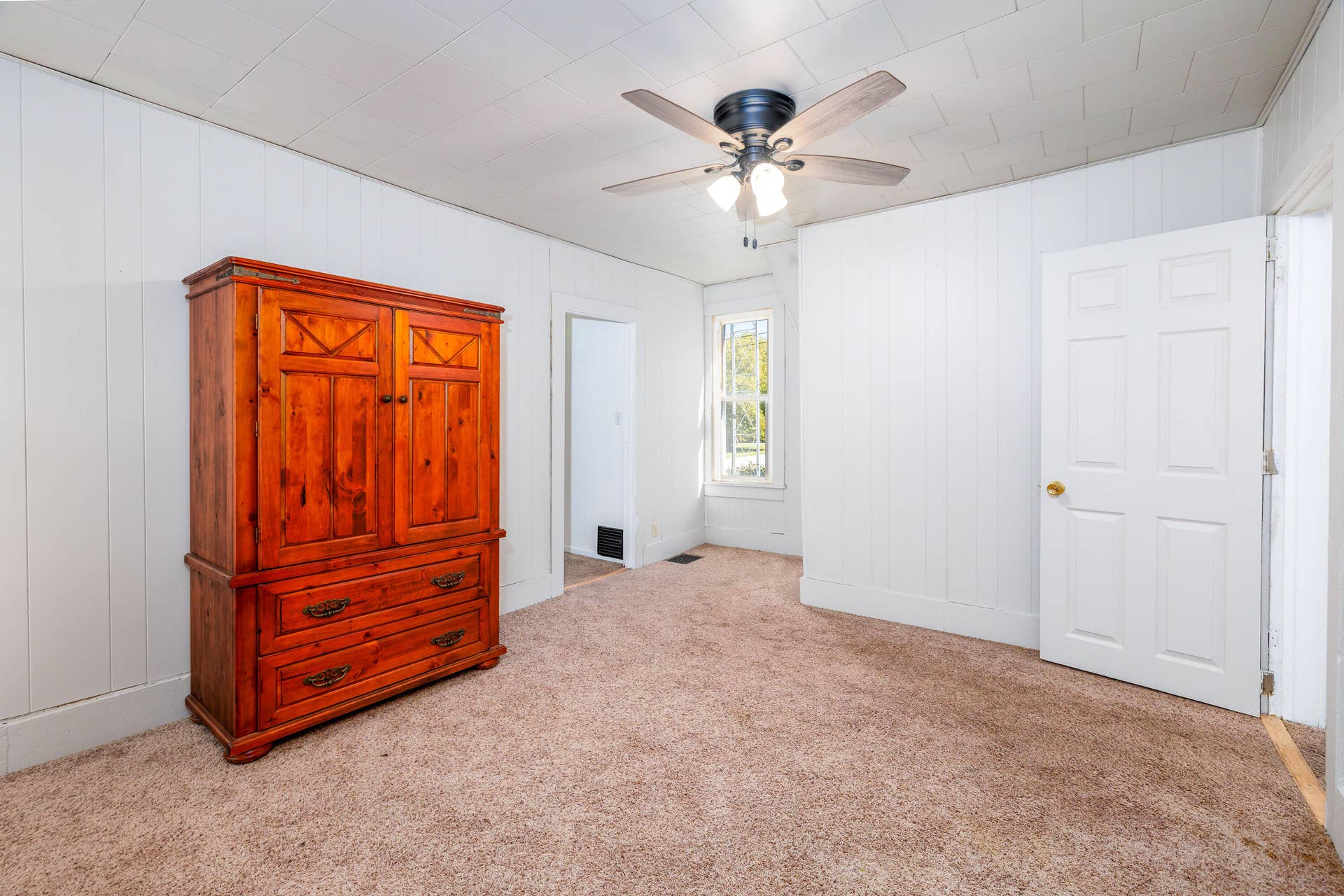 104 E Fifth St Earl Park-14