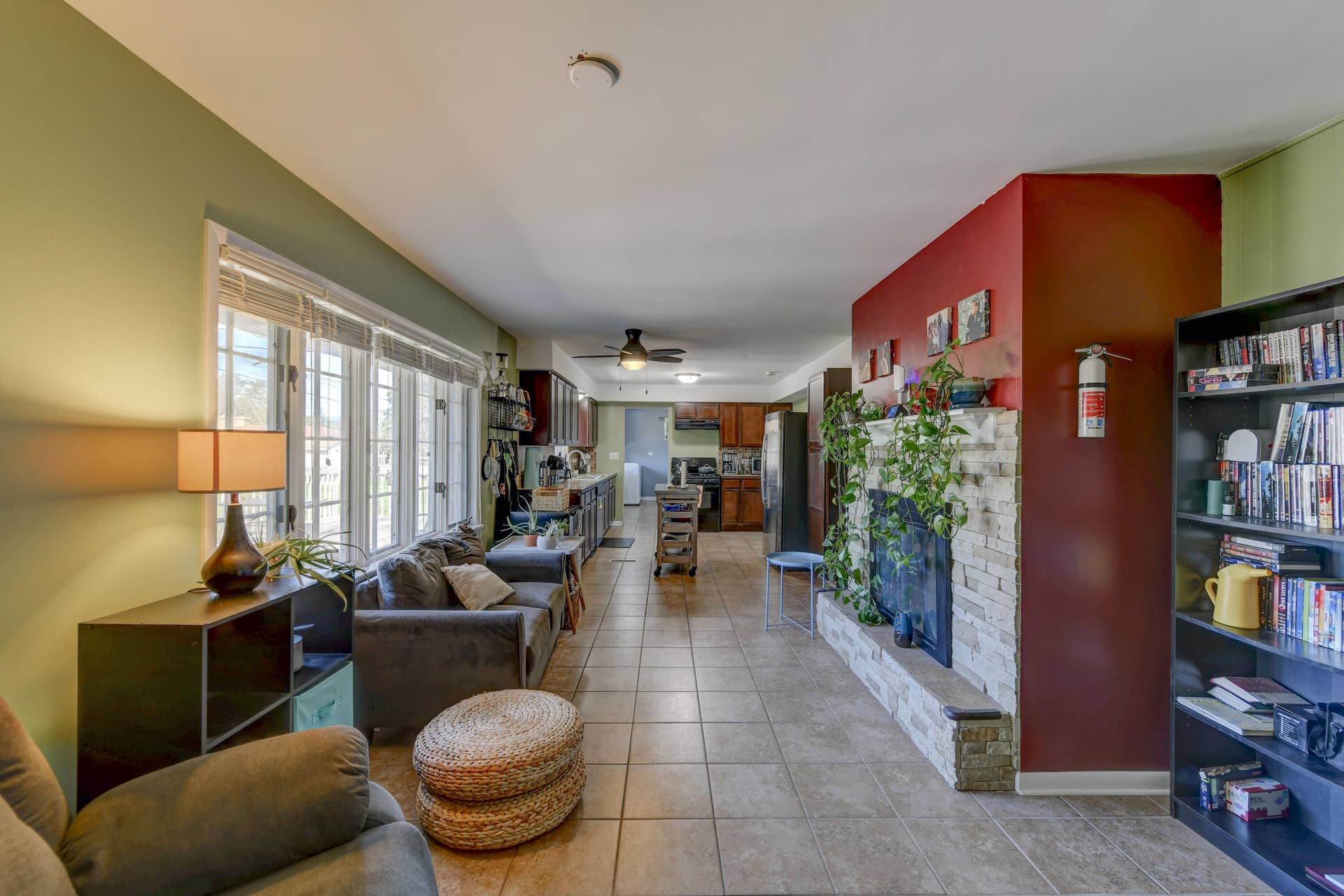 Sitting area with Fireplace
