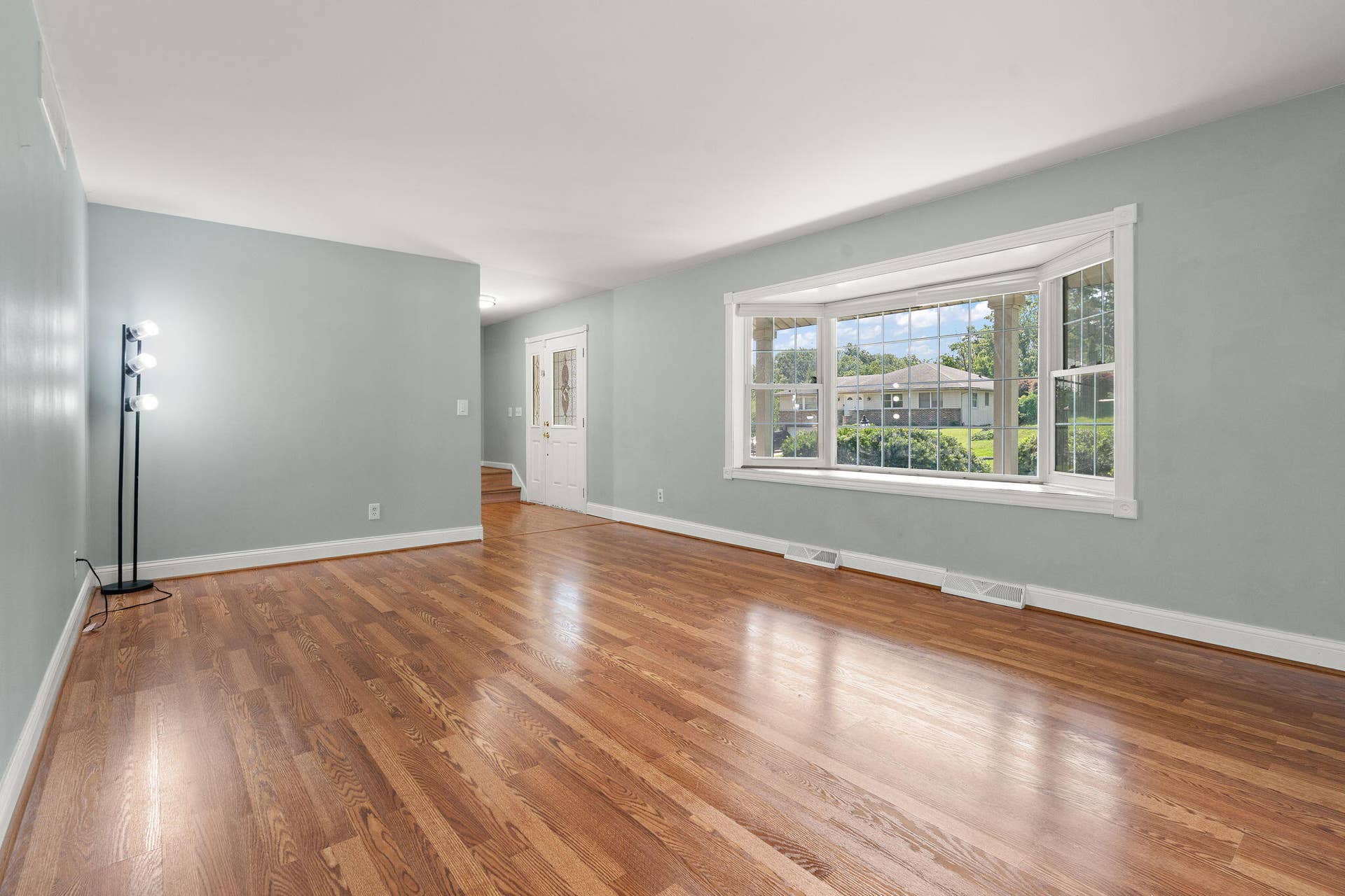 6-web-or-mls-Living Room 2
