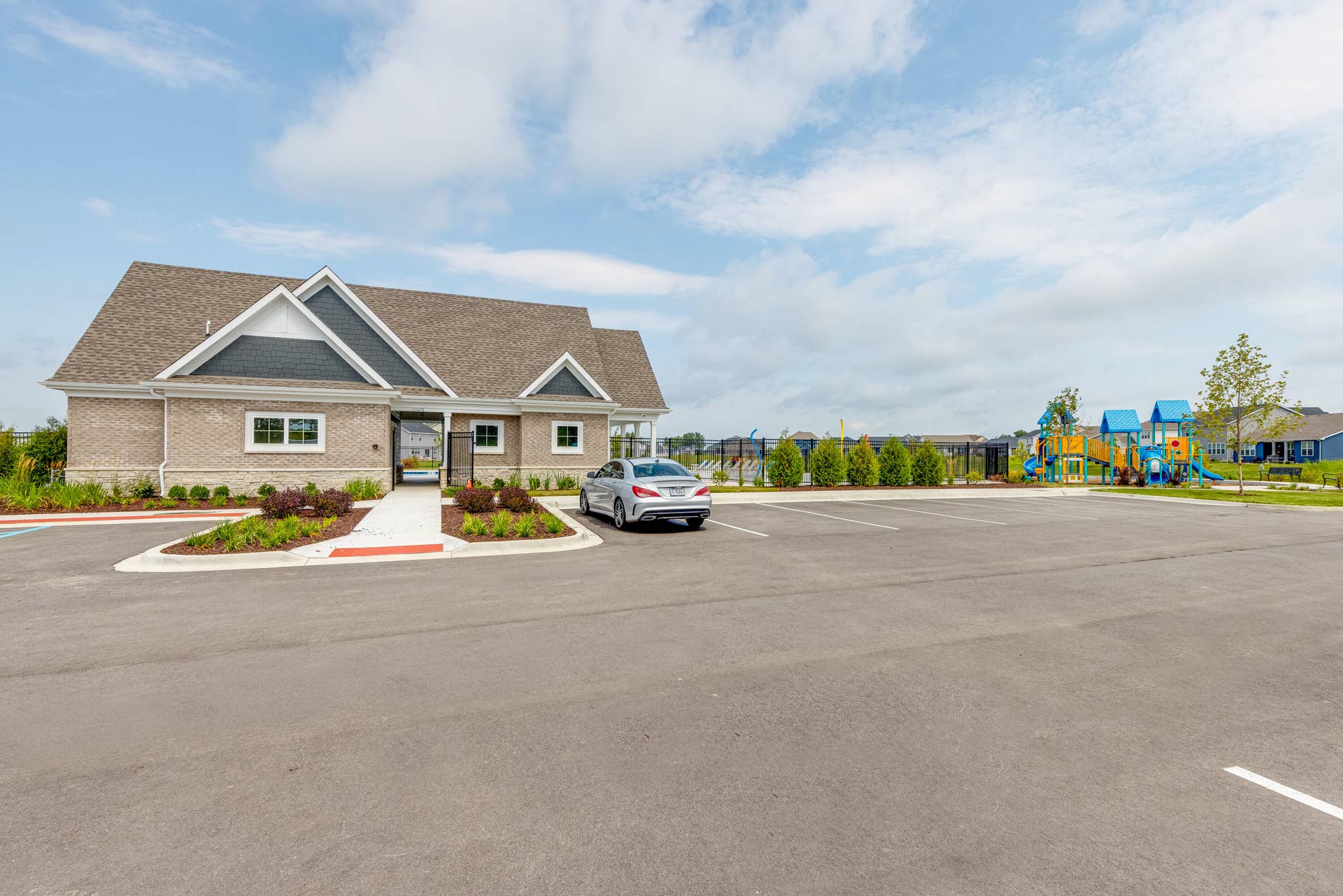 l Neighborhood  Amenities
